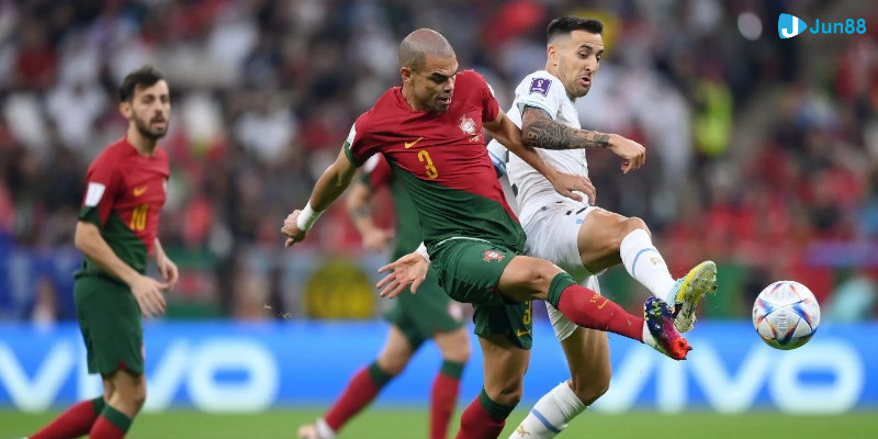 Pepe chơi tốt trong hiệp 1 trận Bồ Đào Nha vs Uruguay